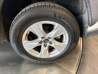 Toyota RAV4 2019 4x4 XLE 4p SUV