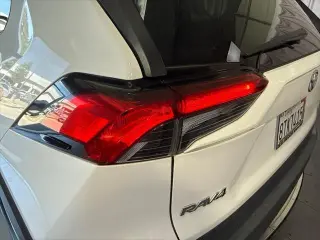 Toyota RAV4 2019 4x4 XLE 4p SUV