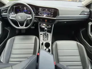 Volkswagen Jetta 2024 SE 4p Sedan