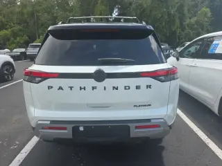 Nissan Pathfinder 2023 Platino 4p SUV