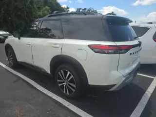 Nissan Pathfinder 2023 Platino 4p SUV