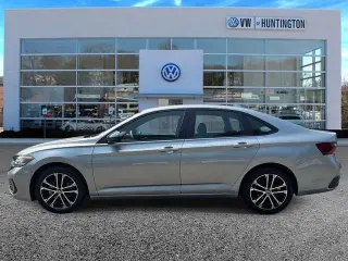 Volkswagen Jetta 2022 Sport 4dr Sedan 6M