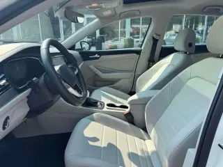 Volkswagen Jetta 2023 SE 4dr Sedán