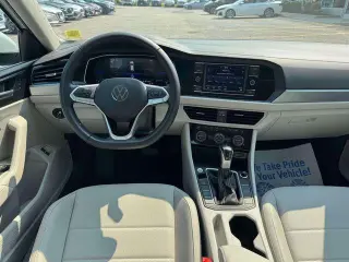 Volkswagen Jetta 2023 SE 4dr Sedán