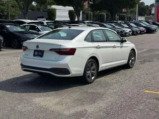 Volkswagen Jetta 2023 SE 4dr Sedán