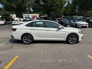 Volkswagen Jetta 2023 SE 4dr Sedán