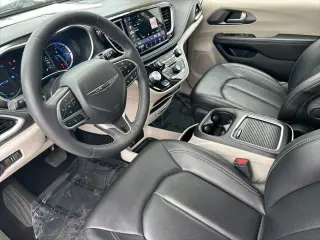 Chrysler Pacifica Plug-In Hybrid 2024 Select 4dr Mini-Van