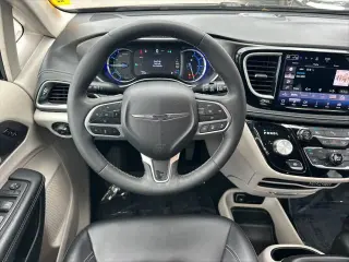 Chrysler Pacifica Plug-In Hybrid 2024 Select 4dr Mini-Van