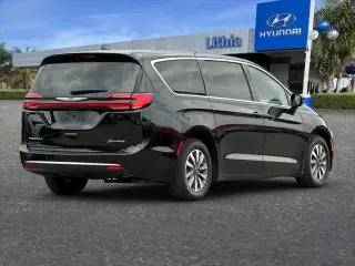Chrysler Pacifica Plug-In Hybrid 2024 Select 4dr Mini-Van