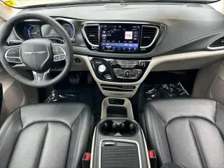 Chrysler Pacifica Plug-In Hybrid 2024 Select 4dr Mini-Van