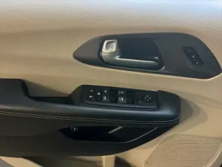 Chrysler Pacifica Plug-In Hybrid 2024 Select 4dr Mini-Van