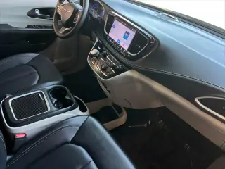 Chrysler Pacifica Plug-In Hybrid 2024 Select 4dr Mini-Van