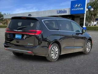 Chrysler Pacifica Plug-In Hybrid 2024 Select 4dr Mini-Van