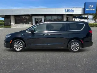 Chrysler Pacifica Plug-In Hybrid 2024 Select 4dr Mini-Van