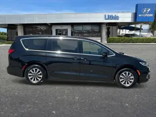 Chrysler Pacifica Plug-In Hybrid 2024 Select 4dr Mini-Van