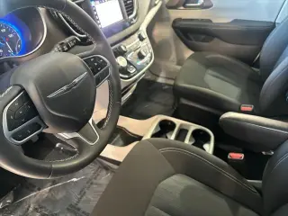 Chrysler Voyager 2022 LX 4dr Mini-Van