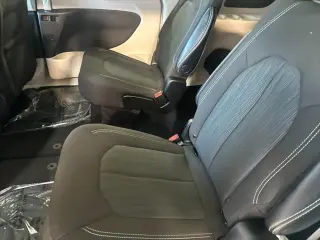 Chrysler Voyager 2022 LX 4dr Mini-Van