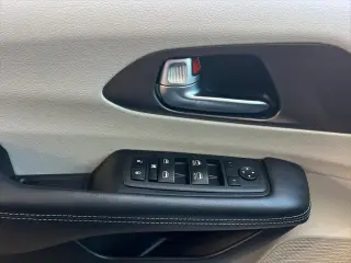 Chrysler Voyager 2023 LX 4p Mini-Van