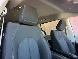 Chrysler Voyager 2023 LX 4p Mini-Van
