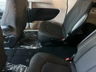 Chrysler Voyager 2023 LX 4p Mini-Van