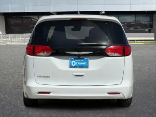 Chrysler Voyager 2023 LX 4p Mini-Van
