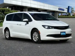 Chrysler Voyager 2023 LX 4p Mini-Van