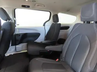 Chrysler Voyager 2023 LX 4dr Minivan