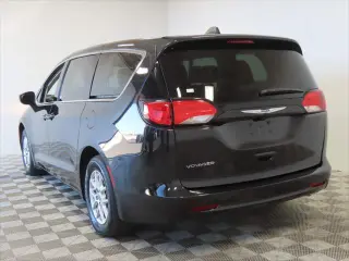 Chrysler Voyager 2023 LX 4dr Minivan