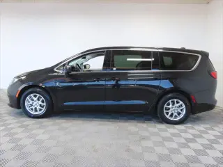 Chrysler Voyager 2023 LX 4dr Minivan