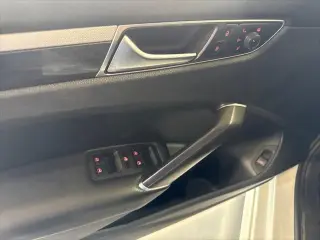 Volkswagen Passat 2018 2.0T SE 4dr Sedan