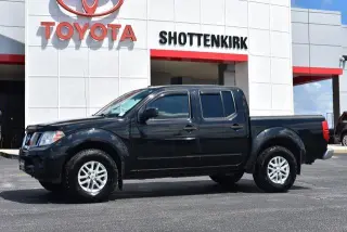 Nissan Frontier 2016 4x4 SV 4p Crew Cab 5 ft. SB Pickup 6M (versión de mitad de año)