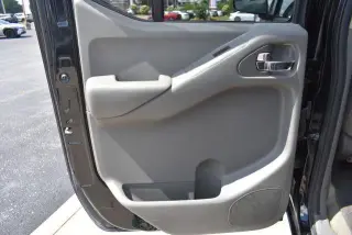 Nissan Frontier 2016 4x4 SV 4p Crew Cab 5 ft. SB Pickup 6M (versión de mitad de año)