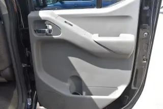 Nissan Frontier 2016 4x4 SV 4p Crew Cab 5 ft. SB Pickup 6M (versión de mitad de año)