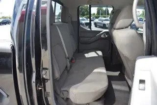 Nissan Frontier 2016 4x4 SV 4p Crew Cab 5 ft. SB Pickup 6M (versión de mitad de año)