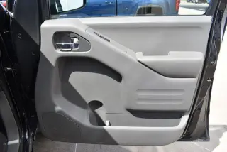 Nissan Frontier 2016 4x4 SV 4p Crew Cab 5 ft. SB Pickup 6M (versión de mitad de año)