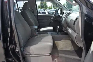Nissan Frontier 2016 4x4 SV 4p Crew Cab 5 ft. SB Pickup 6M (versión de mitad de año)