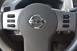 Nissan Frontier 2016 4x4 SV 4p Crew Cab 5 ft. SB Pickup 6M (versión de mitad de año)