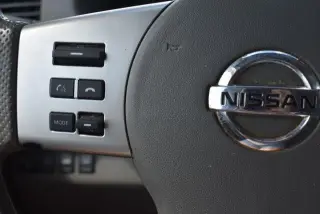 Nissan Frontier 2016 4x4 SV 4p Crew Cab 5 ft. SB Pickup 6M (versión de mitad de año)