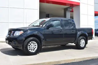 Nissan Frontier 2016 4x4 SV 4p Crew Cab 5 ft. SB Pickup 6M (versión de mitad de año)