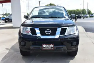 Nissan Frontier 2016 4x4 SV 4p Crew Cab 5 ft. SB Pickup 6M (versión de mitad de año)