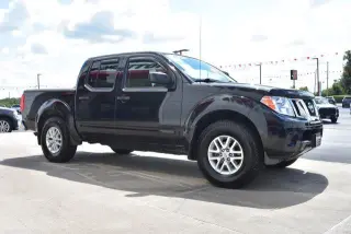Nissan Frontier 2016 4x4 SV 4p Crew Cab 5 ft. SB Pickup 6M (versión de mitad de año)