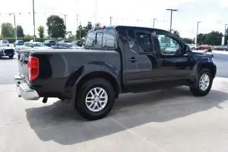 Nissan Frontier 2016 4x4 SV 4p Crew Cab 5 ft. SB Pickup 6M (versión de mitad de año)