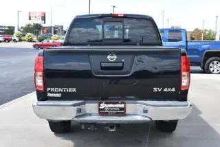 Nissan Frontier 2016 4x4 SV 4p Crew Cab 5 ft. SB Pickup 6M (versión de mitad de año)