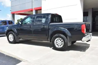 Nissan Frontier 2016 4x4 SV 4p Crew Cab 5 ft. SB Pickup 6M (versión de mitad de año)