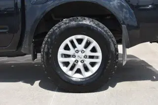 Nissan Frontier 2016 4x4 SV 4p Crew Cab 5 ft. SB Pickup 6M (versión de mitad de año)