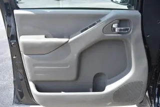 Nissan Frontier 2016 4x4 SV 4p Crew Cab 5 ft. SB Pickup 6M (versión de mitad de año)