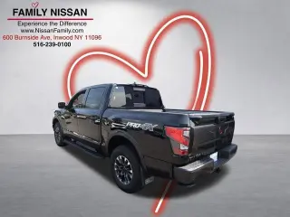 Nissan Titan 2024 4x4 PRO-4X 4p Cabaña de Tripulación 5.6 ft. SB