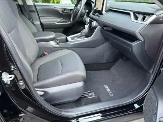 Toyota RAV4 2025 LE 4dr SUV