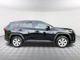 Toyota RAV4 2025 LE 4dr SUV