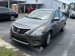 Nissan Versa 2017 1.6 SV 4dr Sedán